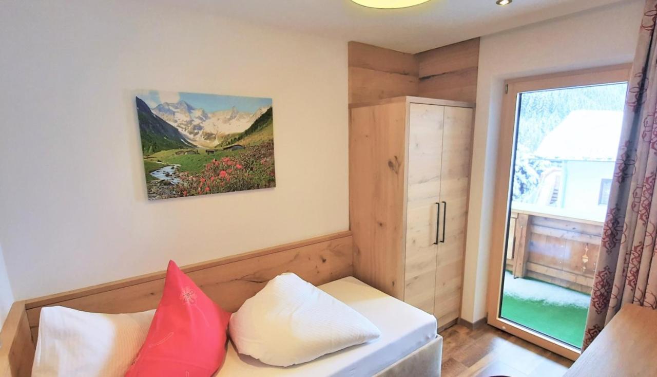 Heimat Apartments - Zillertal ゲルロス エクステリア 写真